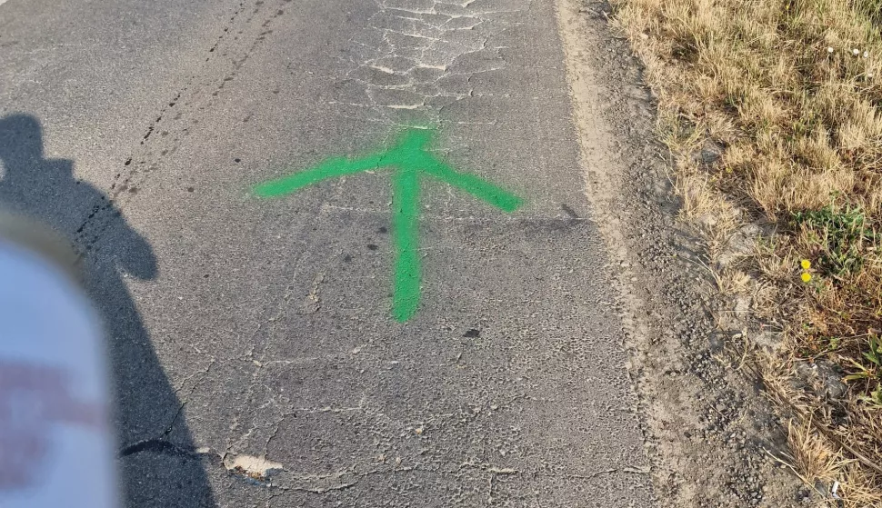 Označio je rupu da ju ostali obiđu