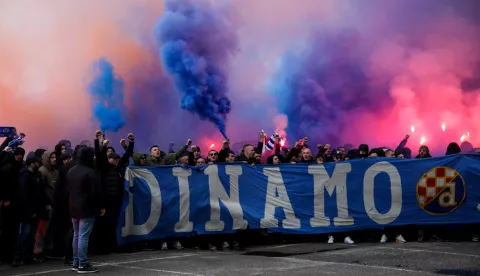 Zagreb, 10.03.2024.- Izborna skupština GNK Dinamo. Navijči GNK DInamo - BBB, pratili su skupštinu GNK DInamo ispred zapadne tribine, te žustro navijali za Velimra Zajeca.foto HINA/ Admir BULJUBAŠIĆ/ abu