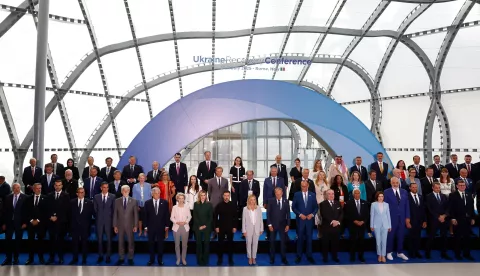 epa12228693 Italian Prime Minister Giorgia Meloni (C), Ukrainian President Volodymyr Zelensky (C-L), Ukrainian First Lady Olena Zelenska (9-L), European Commission President Ursula von der Leyen (8-L) and participants pose for a family photo during the Ukraine Recovery Conference (URC) in Rome, Italy, 10 July 2025. EPA/VINCENZO LIVIERI