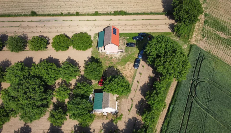 Bilje baranja vikend vikendica vocnjak ilustracijaMario Mihaljević