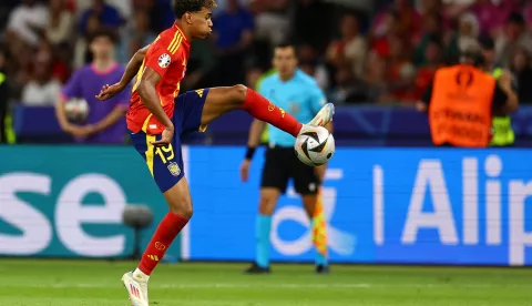 epa11478479 Lamine Yamal of Spain in action during the UEFA EURO 2024 final soccer match between Spain and England, in Berlin, Germany, 14 July 2024. EPA/FILIP SINGER