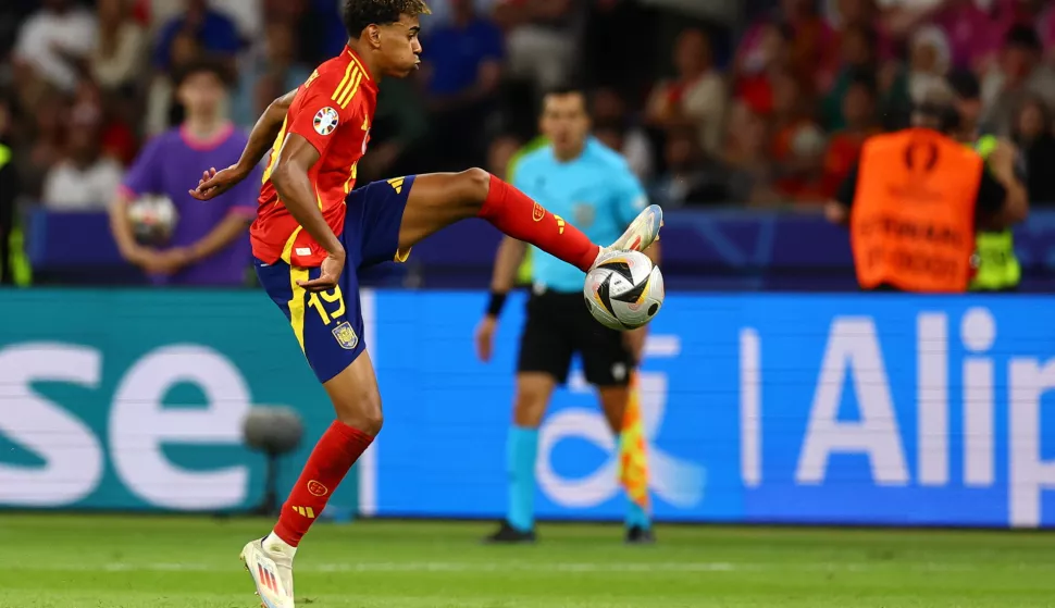 epa11478479 Lamine Yamal of Spain in action during the UEFA EURO 2024 final soccer match between Spain and England, in Berlin, Germany, 14 July 2024. EPA/FILIP SINGER