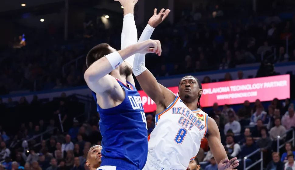 Dec 21, 2023; Oklahoma City, Oklahoma, USA; Oklahoma City Thunder forward Jalen Williams (8) shoots as LA Clippers center Ivica Zubac (40) defends during the second quarter at Paycom Center. Mandatory Credit: Alonzo Adams-USA TODAY Sports/Sipa USA Photo: USA Today Sports/SIPA USA