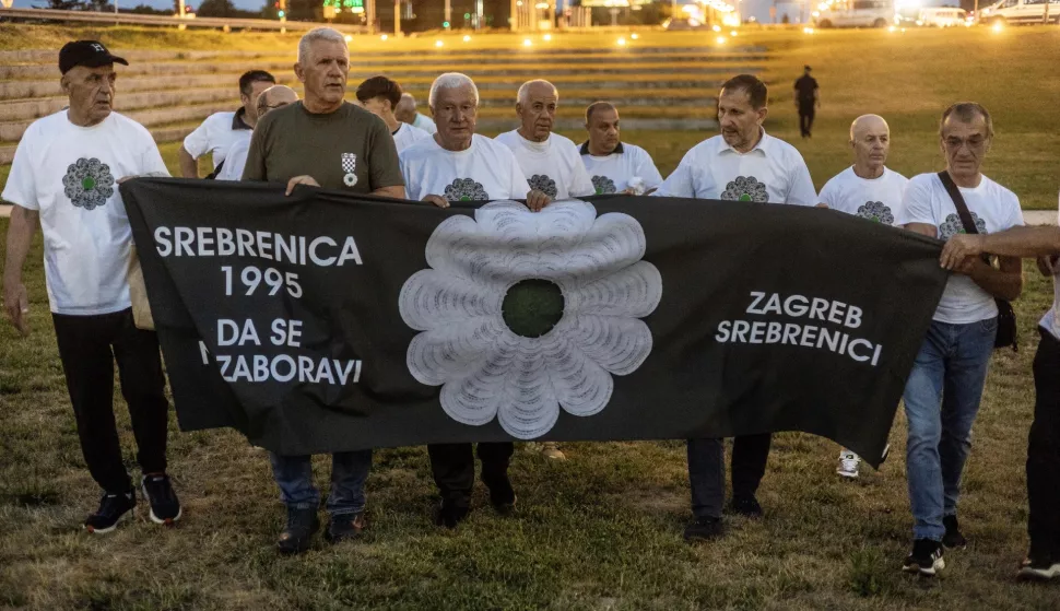 Zagreb, 10.7.2025 - Nacionalna koordinacija Bošnjaka u Republici Hrvatskoj i Vijeće bošnjačke nacionalne manjine Grada Zagreba održali su Mimohod sjećanja povodom obilježavanja 30. godišnjice genocida u Srebrenici. Foto Hina/ Dario GRZELJ/ dag