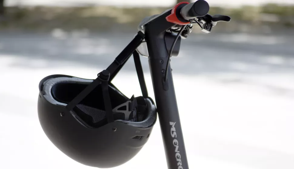 OSIJEK- 18.07.2022., ilustracija električnih romobila, kaciga za voznju, slobodnjak.Foto: Andrea Ilakovac