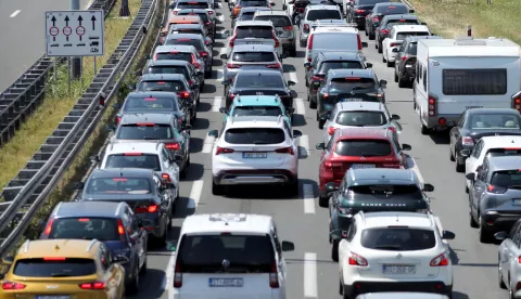06.07.2025., Zagreb - Pogled na naplatnu postaju gdje je pojacan je promet na cestama u smjeru mora, moguci su zastoji i voznja u koloni, osobito na dionicama gdje su u tijeku radovi. Photo: Emica Elvedji/PIXSELL