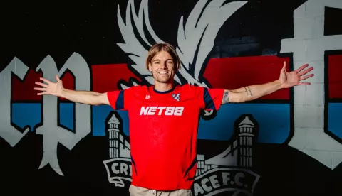 Hrvatski reprezentativac Borna Sosa potpisao je trogodišnji ugovor s engleskim prvoligašem Crytsal Palaceom, objavio je londonski klub u petak na svojim službenim stranicama.