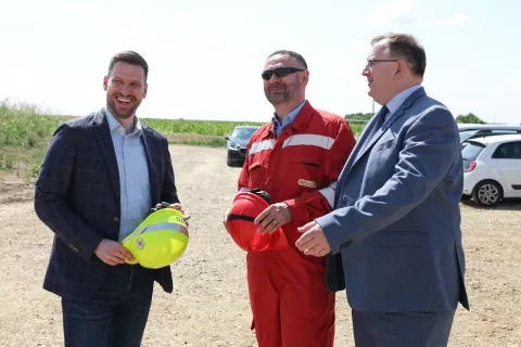 ZAGREB, 11. srpnja 2025. (Hina) - Započelo je istraživanje geotermalnog potencijala na bušotini Osijek GT-1 (OsGT-1), drugoj po redu u sklopu projekta "Priprema i istraživanje geotermalnog potencijala u kontekstu centraliziranog grijanja", priopćila je u petak Agencija za ugljikovodike. 