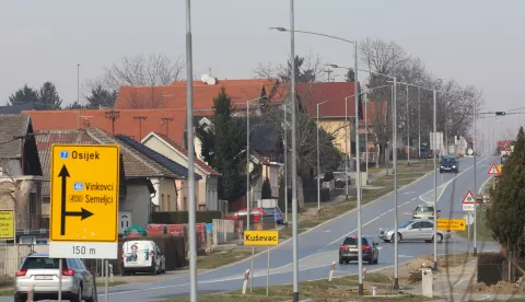 KUŠEVAC, 25. 02. 2020, ULAZ U KUŠEVAC I Z PRAVCA ĐAKOVO. RASKRIŽJE OSIJEK, VINKOVCI, SEMELJCI. SELO KUŠEVAC.snimio GOJKO MITIĆ