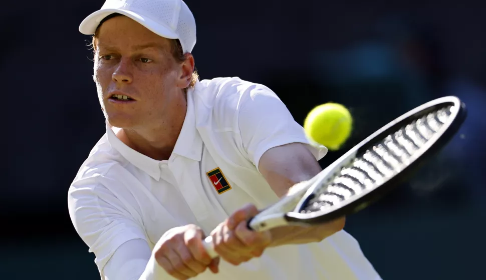 epa12232284 Jannik Sinner of Italy in action during the Men's Singles semi-finals match against Novak Djokovic of Serbia at the Wimbledon Championships, Wimbledon, Britain, 11 July 2025. EPA/TOLGA AKMEN EDITORIAL USE ONLY