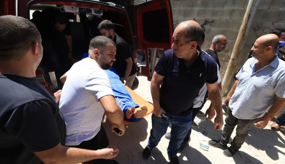 epa12214903 Relatives carry the body of a Palestinian man during the funeral in the West Bank city of Tulkarem, 04 July 2025. According to the Palestinian Ministry of Health, a 61-year-old man identified as Waleed Hassan Saad Bdeir, was fatally shot by Israeli troops on 03 July evening near Nour Shams refugee camp. EPA/ALAA BADARNEH
