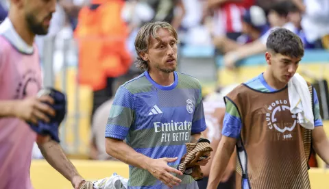 epa12209194 Luka Modric (C) of Real Madrid walking off the pitch at halftime during the FIFA Club World Cup 2025 match between Real Madrid CF and Juventus FC, at Hard Rock Stadium in Miami, Florida, USA, 01 July 2025. EPA/CRISTOBAL HERRERA-ULASHKEVICH