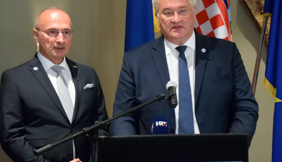 Dubrovnik, 12.07.2025.- U sklopu 18. me?unarodne konferencije Dubrovnik Forum u Dubrovniku je u subotu odr?an ministarski sastanak Ukrajine sa zemljama Jugoisto?ne Europe. Na fotografiji Gordan Grli? Radman, Andrii Sybiha. Foto HINA/Baldo MARUN?I?/ bm