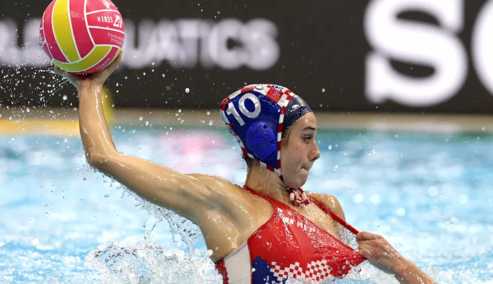 epa12231177 Iva Rozic of Croatia in action during the Women's Water Polo match between Croatia and Japan at the World Aquatics Championships Singapore 2025 in Singapore, 11 July 2025. EPA/HOW HWEE YOUNG