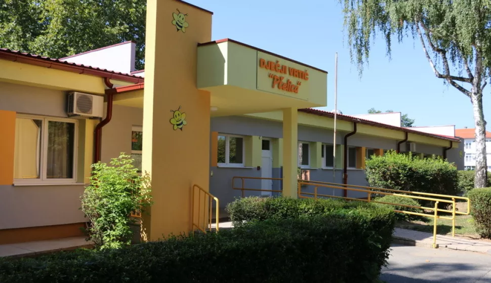 SLAVONSKI BROD - Grad Slavonski Brod potpisao je ugovor za dogradnju Dječjeg vrtića "Pčelica" s izvođačem radova, tvrtkom SM gradnja iz Ivankova.2025