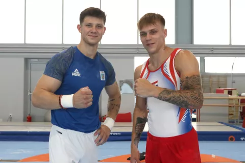Osijek, 17. 07. 2024, Sokolski dom. Aurel Benovic, osjecki gimnasticar i Ilija Kovtun, ukrajinski gimnasticar koji ide na OI u Pariz.snimio GOJKO MITIĆ
