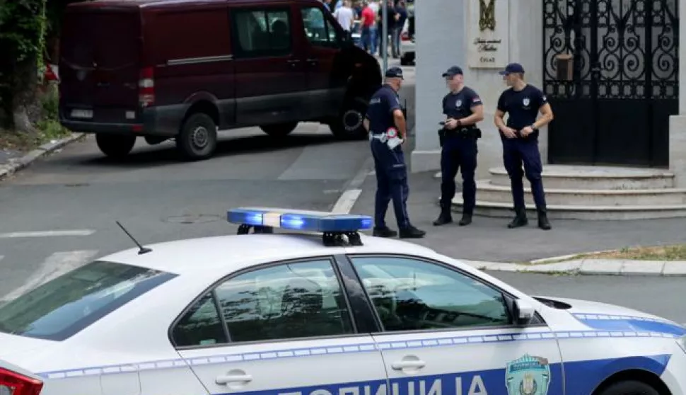 29, June, 2024, Belgrade - An unknown person, whose identity is being ascertained, shot a crossbow at a member of the Gendarmerie who was on security duty at the Israeli Embassy, ​​and the member of the Gendarmerie used the weapon in self-defense and defeated the attacker, who died as a result of his injuries.. Photo: Borislav Zdrinja/ZIPAPHOTO/ATAImages29, jun, 2024, Beograd - Nepoznata osoba, ciji se identitet utvrdjuje, danas oko 11 sati je pucala iz samostrela u pripadnika Zandarmerije koji je bio na duznosti obezbedjenja Ambasade Izraela, a pripadnik Zandarmerije je u samoodbrani upotrebio oruzje i savladao napadaca, koji je od posledica ranjavanja preminuo. Photo: Borislav Zdrinja/ZIPAPHOTO/ATAImages Photo: Borislav Zdrinja/ATA Images/PIXSELL