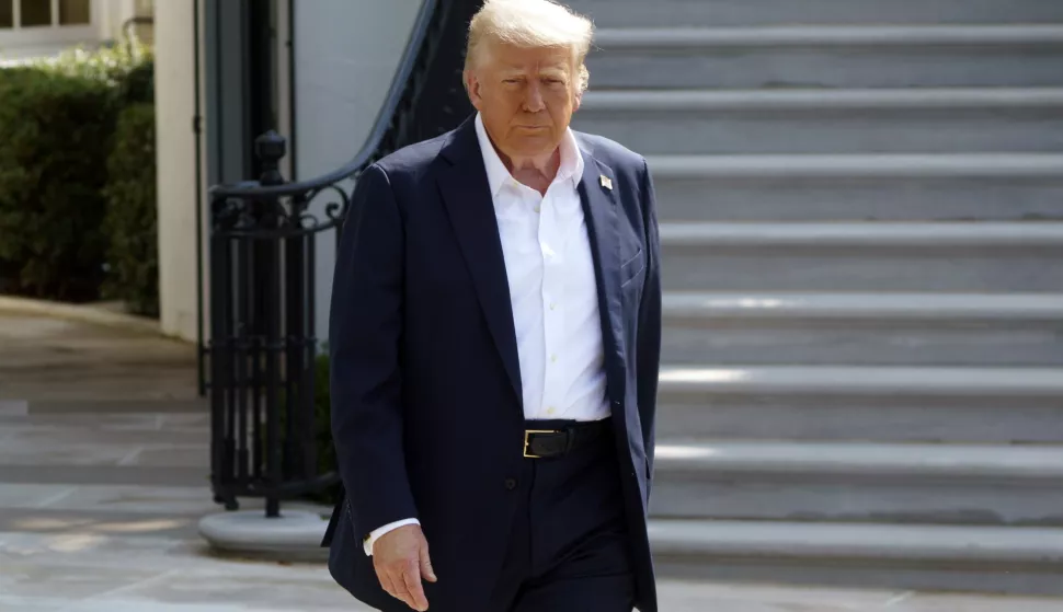 epa12231994 US President Donald Trump speaks to the media before leaving the White House on board Marine One, in Washington, DC, USA, 11 July 2025. President Trump and First Lady Melania Trump are due to visit Texas after flooding in Kerr County killed at least 121 people. EPA/WILL OLIVER
