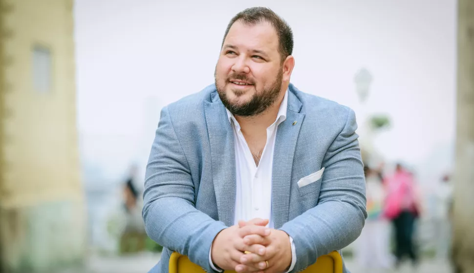 To je balada protkana jakim i emotivnim tekstom i notama