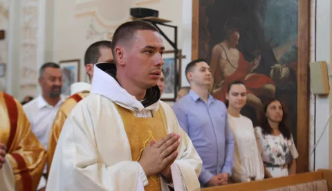 CRNAC - SRPANJ 2025. - Fra Benjamin u svojoj crkvi SNIMIO: VLADIMIR GRGURIĆ