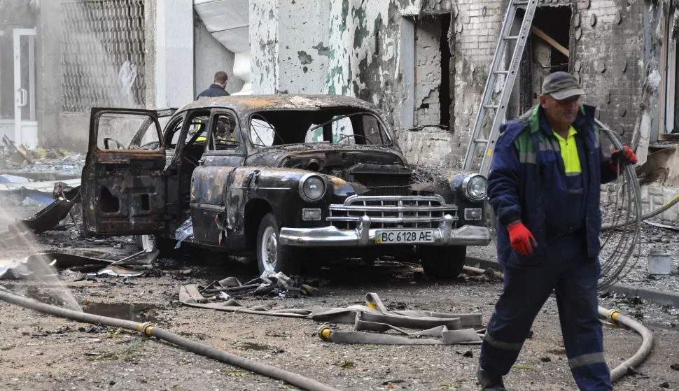 epa12233444 A burned car at the site of a drone strike on a residential building in Lviv, Ukraine, 12 July 2025, amid the Russian invasion. At least two people died and another 14 were injured after a massive overnight combined Russian attack by missiles and shock drones across Ukraine. EPA/MYKOLA TYS