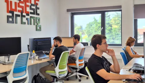 Vara?din, 29.7.2024.- Nakon ureda u 80 zemalja svijeta, tvrtka Infobip, prvi hrvatski jednorog, u ponedjeljak je u Tehnolo?kom parku Vara?din otvorila svoj sedmi ured u Hrvatskoj u kojem ?e u po?etku raditi 15 uglavnom doma?ih zaposlenika. foto HINA/ Sini?a Kalajd?ija/ ua