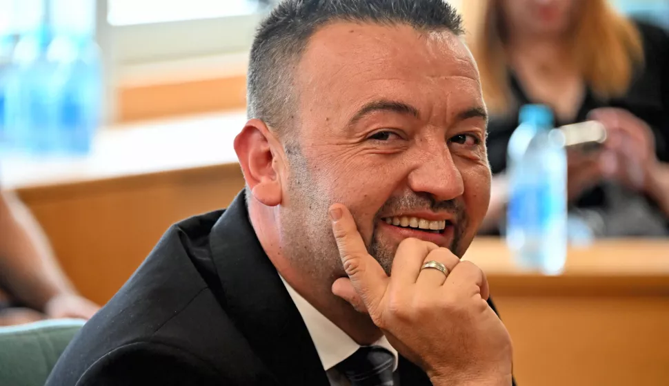 Vukovar, 18.06.2025. - U Gradskoj vijećnici Grada Vukovara održana je konstituirajuća sjednica Gradskog vijeća Grada Vukovara. Na točki 3. Izbor odbora za izbor i imenovanja, sjednica se zbog protokolarnih razloga nije mogla nastaviti i rad je prekinut. Na fotografiji Marijan Pavlićek.foto HINA/Gordan Panić