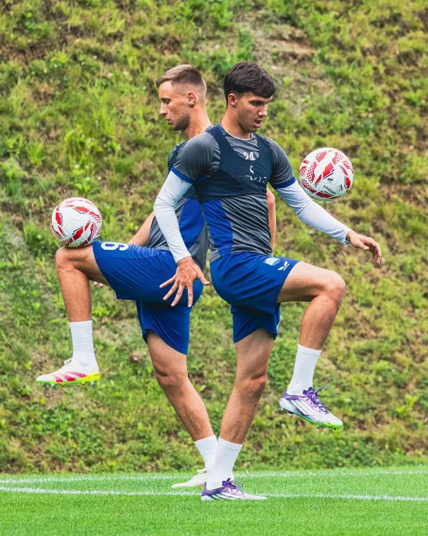 NK Osijek. Pripreme Maribor. Filip Živković (desno)