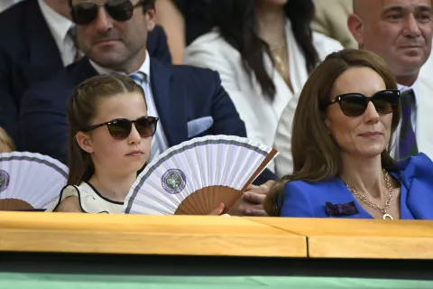 La princesse Charlotte de Galles, Catherine (Kate) Middleton, princesse de Galles - Personnalités à la finale homme du tournoi de tennis de Wimbledon le 13 juillet 2025. © Chryslène Caillaud/PsnewZ/Bestimage Celebs at the men's final of the Wimbledon tennis tournament on 13 July 2025. Photo: Chryslene Caillaud/PsnewZ/Bestimage/BESTIMAGE