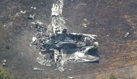 LONDON, 14. srpnja 2025. (Hina/dpa) - Četvero ljudi je poginulo u nedjelju u padu zrakoplova nizozemske aviokompanije Zeusch Aviation na londonskom aerodromu Southend, javljaju u ponedjeljak agencije.