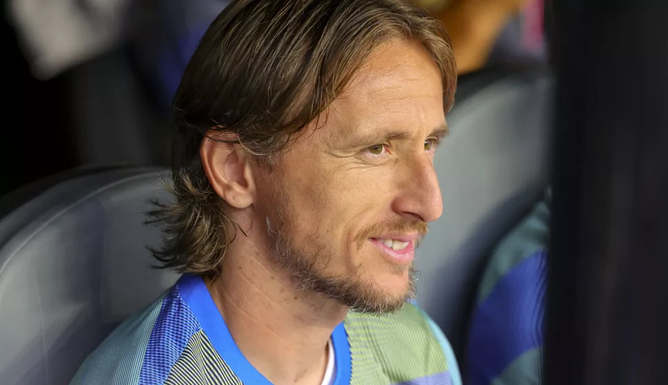 epa12209129 Luka Modric of Real Madrid on the bench before the start of the FIFA Club World Cup 2025 match between Real Madrid CF and Juventus FC, at Hard Rock Stadium in Miami, Florida, USA, 01 July 2025. EPA/CRISTOBAL HERRERA-ULASHKEVICH
