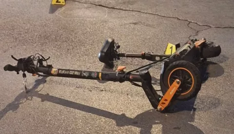 Električni romobil, nesreća, ilustracija, policija, očevid