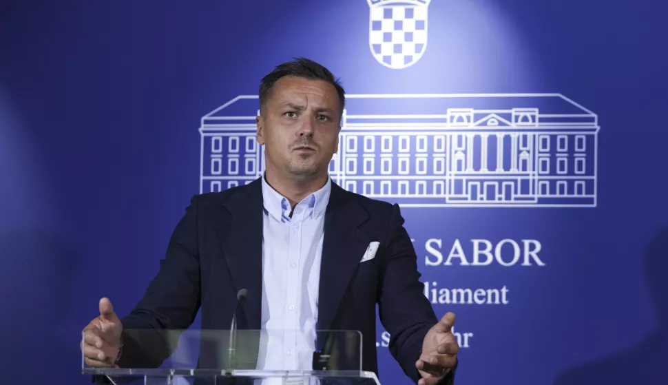 Zagreb 17.06.2025. - Izjava za medije Ante Kujundžića u Saboru. Na fotografiji Ante Kujundžić. foto HINA/ Lana SLIVAR DOMINIĆ/ lsd