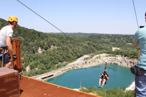 Orahovica dobila novu turističku atrakciju: Ziplineom preko jezera i stijena