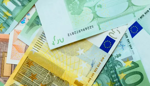 Euro cash background novac freepik