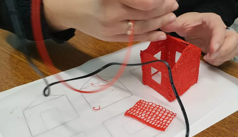 Ljetne radionice u Društvu Waldinger - jedna od njih 3D olovke