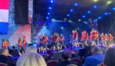 EYOF EYOFsnimio: HOO