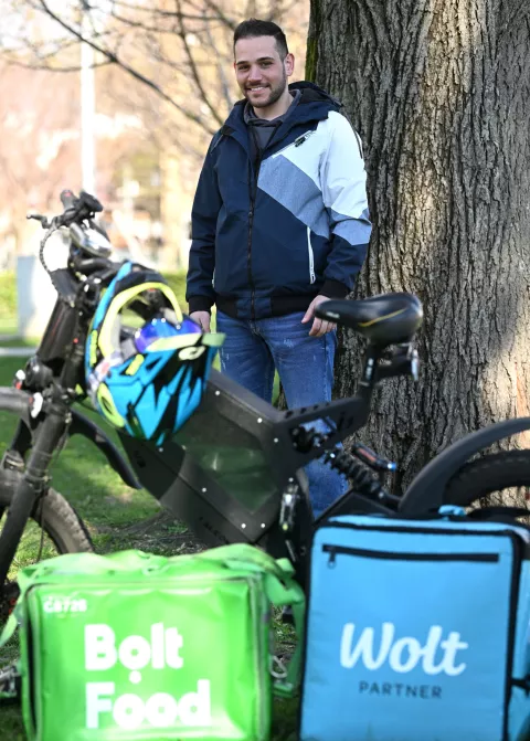 21.03.2023., Zagreb - Dostavljaci Wolta. Nader Wahech Photo: Marko Lukunic/PIXSELL