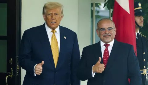 epa12241524 US President Donald Trump (L) greets Bahrain's Prime Minister and Crown Prince Sheikh Salman bin Hamad al-Khalifa at the White House in Washington, DC, USA, 16 July 2025. EPA/WILL OLIVER