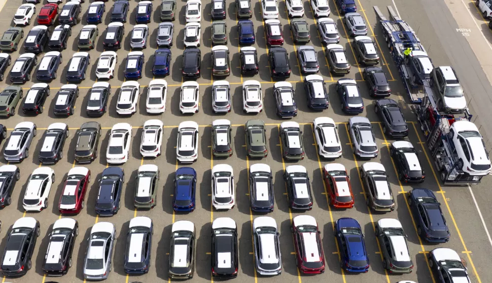 epa12005715 Automobiles line the storage lot awaiting delivery to regional dealerships, at the Boston Autoport in Charlestown, Massachusetts, USA, 02 April 2025. US President Trump is expected to announce an expansion of global tariffs to include imported cars and car parts. EPA/CJ GUNTHER