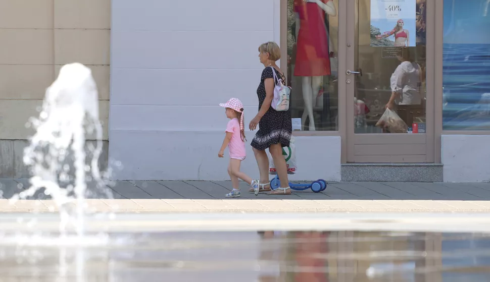 Osijek, 08. 07. 2024., Toplinski val; vrucina; kape; sesirSNIMIO BRUNO JOBST