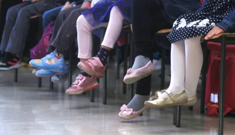 08.09.2014., Koprivnica - Gradonacelnica Vesna Zeljeznjak je sa suradnicima obisla tri gradske osnovne skole i nekoliko podrucnih skola kako bi 350 djece kojima je danas bio prvi dan skolovanja zazeljela sve najbolje. Photo: Marijan Susenj/PIXSELL