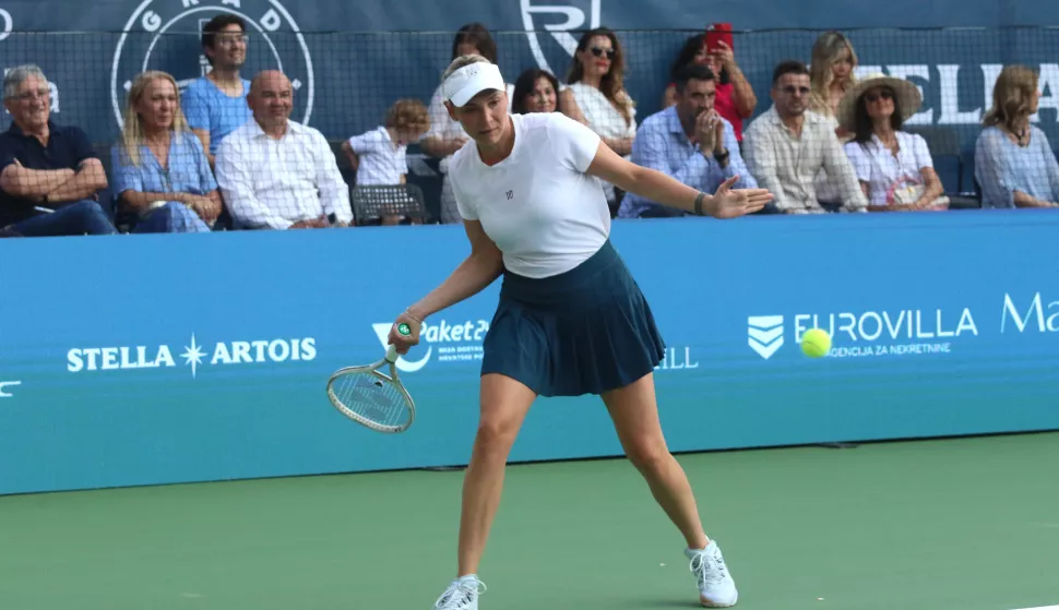 Osijek, 14. 07. 2025, Velika 4 Osijek. Otvorenje 4. javnog teniskog terena u OŠ Retfala, revijalni tensiki meč Donna Vekić vs Mary Pierce. Te ksnije i revijlni susreti Mrtine Hiigins protiv Donne Vekić, te igre parova.. Mrion Bartoli, Martina Higins, Iva Majoli, Mary Pierce, Donna Vekić i malda osječka tenisačica Nera Skender igrale su na terenima u Perivoju kralja Tomislava.snimio GOJKO MITIĆ