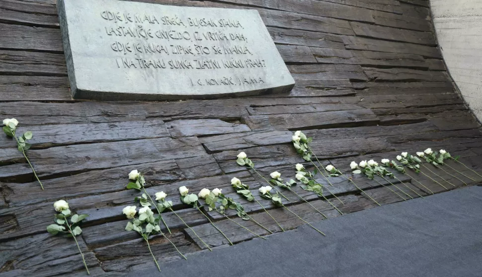 22.04.2025., Jasenovac - 80. obljetnica proboja zatocenika iz Jasenovca obiljezena je svecanim otvorenjem komemorativnog projekta Staze sjecanja. Kod spomenika Cvijet polozeni su vijenci i zapaljene svijece. Photo: Matija Habljak/PIXSELL