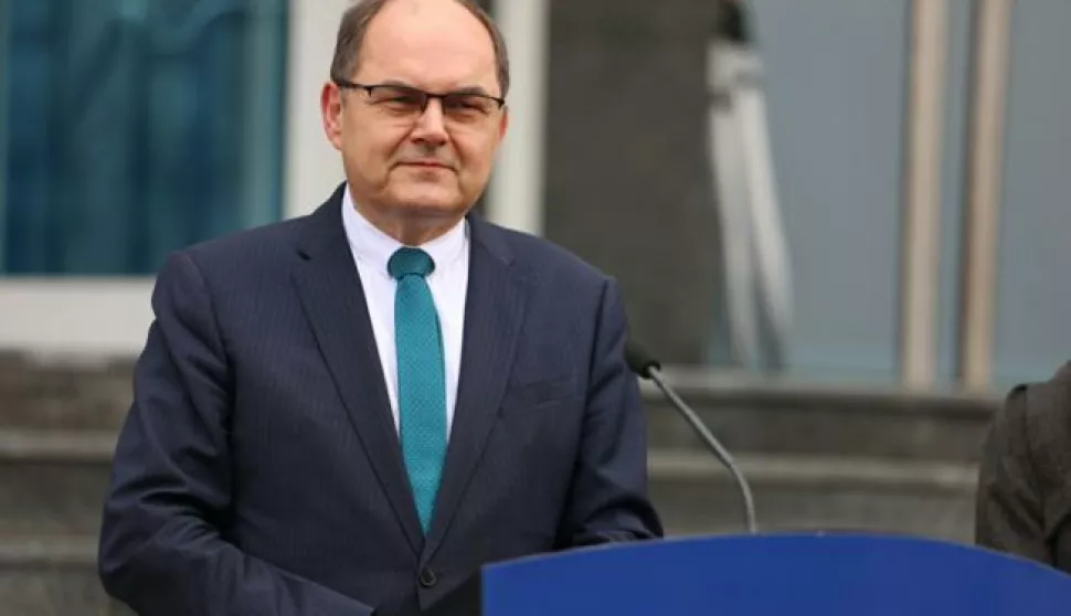 Sarajevo, 10.3.2022.- Njemaиka ministrica vanjskih poslova Annalena Baerbock u иetvrtak je dala punu potporu visokom predstavniku meрunarodne zajednice za BiH Christianu Schmidtu istiиuжi kako on treba ostati na toj duћnosti sve dok se ne obavi posao zbog kojega je OHR i uspostavljen. Na slici Christian Schmidt daje izjavu za medije nakon susreta s Annalenom Baerbock u Sarajevu. foto HINA/ FENA/ Almir Raziж/ ua