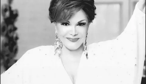 ZAGREB, 17. srpnja 2025. (Hina/BBC) - Connie Francis, jedna od najpopularnijih pjevačica tradicionalnog popa 50-ih i 60-ih godina, poznata po hitu "Pretty Little Baby", umrla je u 87. godini, javlja u četvrtak BBC.