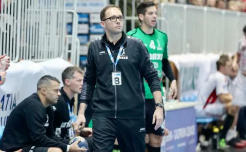 ?hrvoje horvat mali cveba trener nexea------gn tri stupca color sport