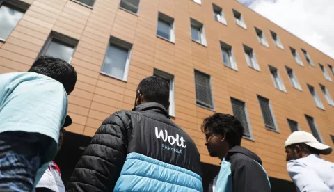 Zagreb, 17.07.2025. - Prosvjed dostavljača Wolta zbog nezadovoljstva uvjetima rada započeo je na Zagrebačkom velesajmu, a završio ispred sjedišta tvrtke na Vrbanima. foto HINA/ Lana SLIVAR DOMINIĆ/ lsd