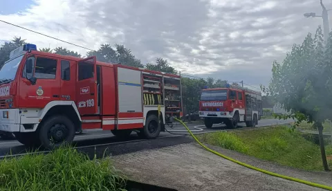 Požar napuštene kuće u Cabuni, vatrogasci, ilustracija