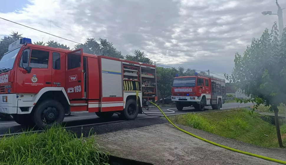 Požar napuštene kuće u Cabuni, vatrogasci, ilustracija